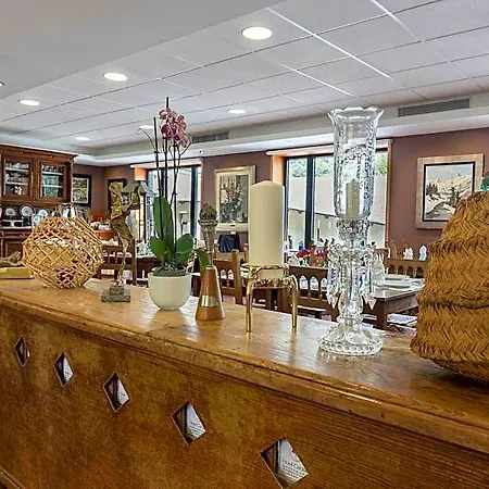 Cardos Hotel Escaló